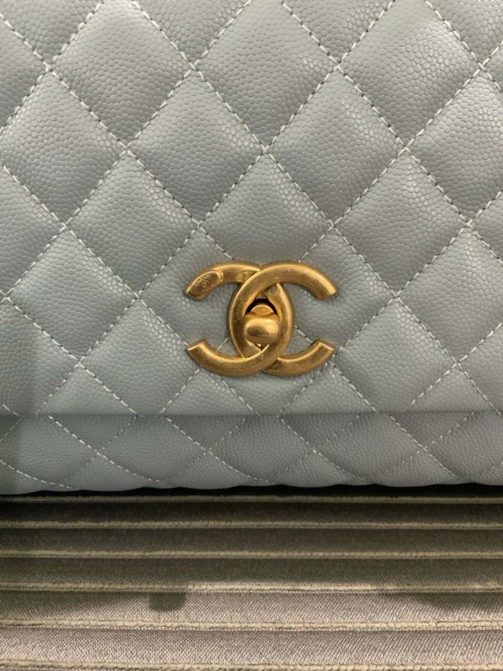 Classic CHANEL Bag: A Stylish and Versatile Choice for Elegance light blue - Picture 2 of 12